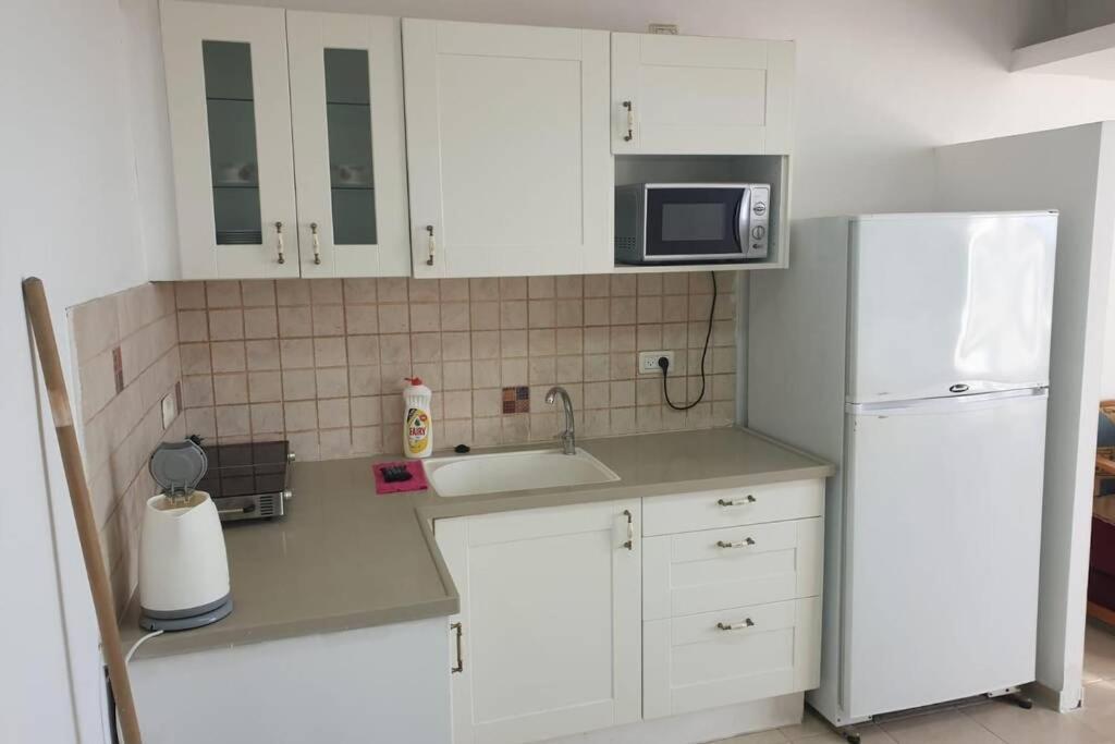 Cozy Apartment With Sea Views Хайфа Екстериор снимка